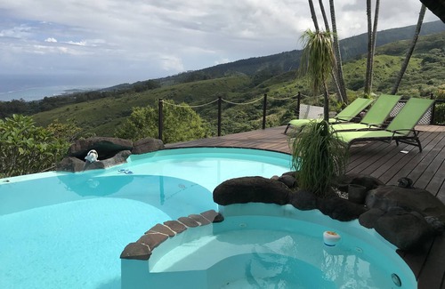 Punaauia Villa | Villa Tahiti with pool and jacuzzi