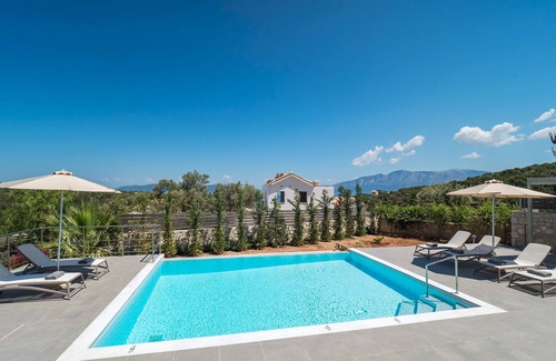 Katomerion Villa | Villa Taphian - Three Bedroom Villa, Sleeps 6