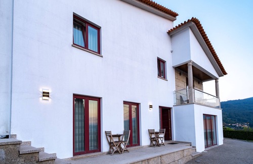 Arouca Villa | Villa Tavares guest houses is located in the historical center of Calvário.
