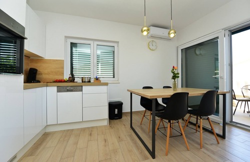 Okrug Gornji Apartment | Villa Tećo - Apartment for up to 4 people with sea view and pool
