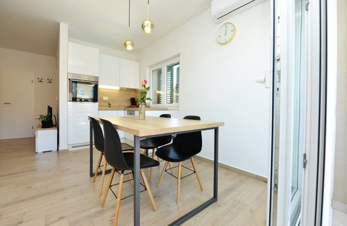 Okrug Gornji Apartment | Villa Tećo - Apartment for up to 4 people with sea view and pool