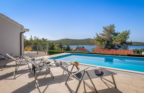 Zaboric Villa | Villa Tela with Swimming Pool