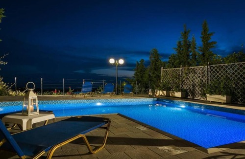 Leivathos Villa | Villa Thalia Venetia, close to beach with Wi-Fi,A/C,BBQ and private swimmingpool