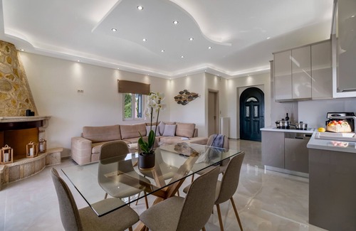 Tsoukaladhes Villa | Villa "Thanasis" with Sea View, Private Pool & Wi-Fi