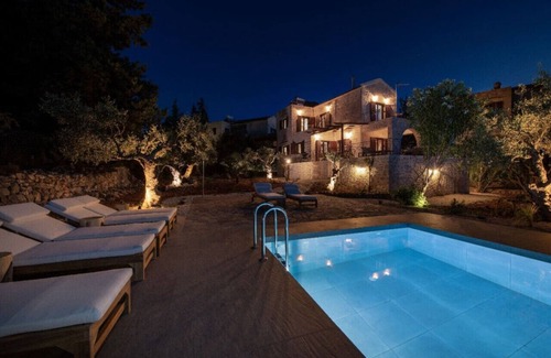 Gavalochori House | Villa the pines - luxury villa - 7 minutes driving from ALmyrida beach