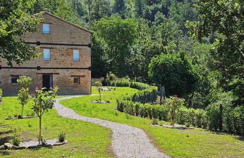 Comunanza Villa | Villa Tiburro nested in a Truffle Farm