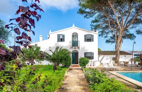 Torret Villa | Villa 'Torret' with Workspace, Pool, Terrace & Wi-Fi