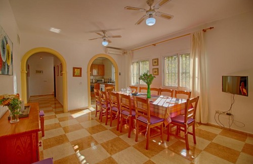 La Empedrola Villa | Villa Tosal con 6 dormitorios, wifi, parking, jardín y piscina privada