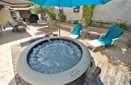 La Croix-Rouge House | Villa Tout Confort: Relaxation with Jacuzzi, Barbecue & Air Conditioning - Vacances de Rêve