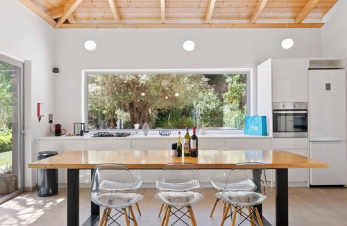 Evgiros Villa | Villa Trianda, a true gem just 27 steps from the beach!