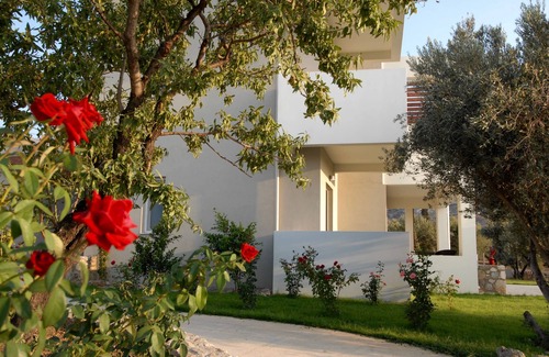 Amaniou Villa | VILLA TRIANTAFILIA: New Luxury Villa for 8 in central Kos near beach