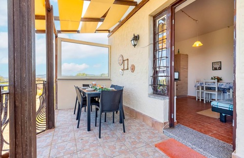 Sorso Apartment | Villa 'Trilocale Sea View' with Sea View, Shared Terrace and Private Garden