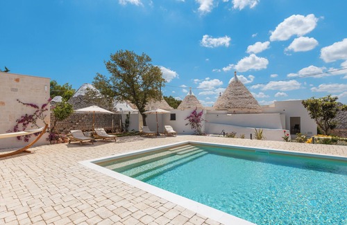 Cisternino Villa | Villa 'Trulli Zaccano Con Piscina Privata' with Private Pool, Wi-Fi and Air Conditioning