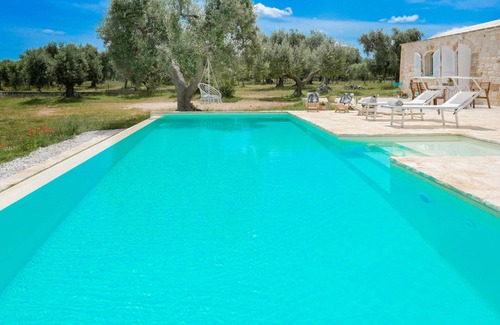 Villa Castelli Villa | Villa 'Trullo Delori with Infinity Pool' with Private Pool, Wi-Fi and Air Conditioning
