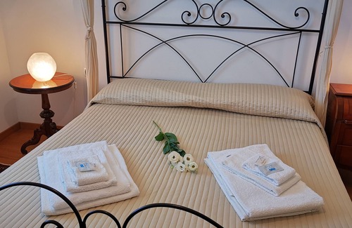 Grotte di Castro Villa | Villa Ulivo - with pool and panoramic views Lake Bolsena