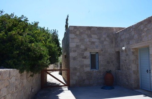 Milos Villa | Villa Unique en Bord de mer Dans une Petite Vallée de la Côte sud de L'île