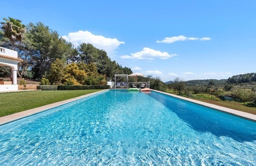 Sant Rafael de Sa Creu Villa | Villa Universe - Tranquility and strategic location in the heart of Ibiza.
