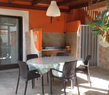 Neviano Apartment | Villa Vacanze Paradiso - Oasi di Tranquillità con Piscina e Giardino a 10 min dal mare