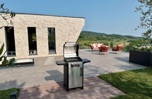 Bardolino Villa | Villa 'Vallonga' with Lake View, Wi-Fi and Air Conditioning