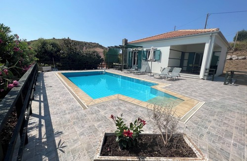 Mantzavinata Villa | Villa Varkoula - 2 bedroom family villa with private pool near Xi beach