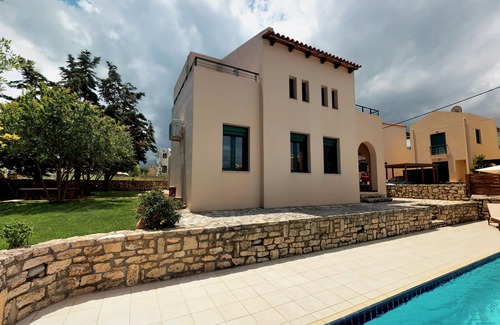 Asprouliani Villa | Villa Vasia. Two comfortable villas, with private swimming pool.