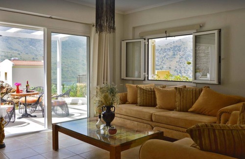 Kavallos House | VILLA VASO 3bd,2ba,luxury and peace,great lake views