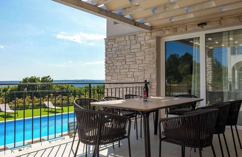Diminici Villa | Villa Verde Summary: