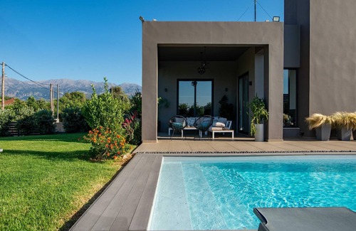 Alikianos Villa | Villa Vega Heated* pool, next to nature!