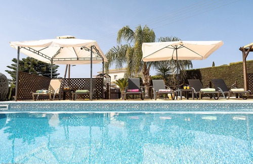 Peyia Town Villa | Villa Venezi, Peyia - a villa that sleeps 6 guests in 3 bedrooms