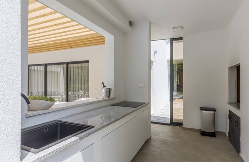 Srinjine Villa | Villa Ventura with a private heated pool, superfast broadband, gym