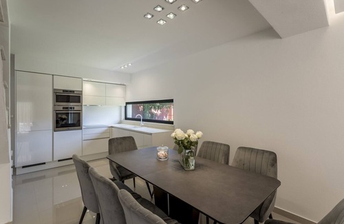 Srinjine Villa | Villa Ventura with a private heated pool, superfast broadband, gym