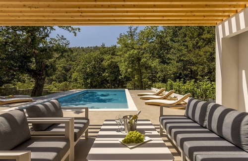 Srinjine Villa | Villa Ventura with a private heated pool, superfast broadband, gym