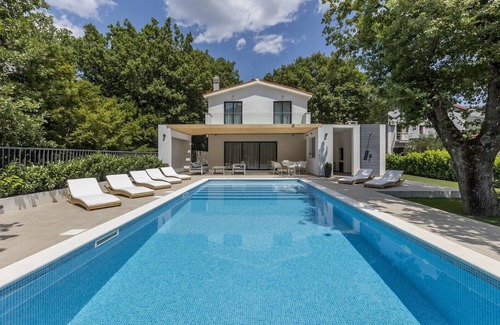 Srinjine Villa | Villa Ventura with a private heated pool, superfast broadband, gym