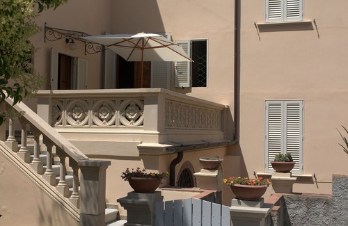 San Vincenzo House | VILLA VERA San Vincenzo - House with garden in the center 200 meters from the sea