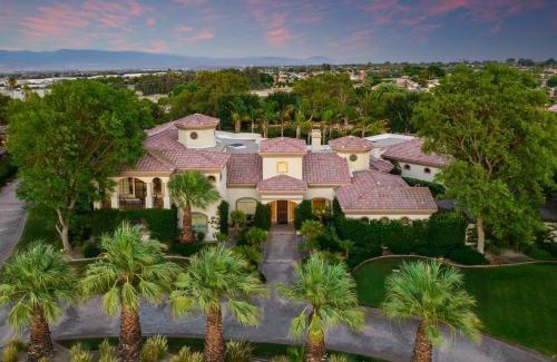 Bermuda Dunes Villa | Villa Verbena by AvantStay Expansive Estate w B-ball Court PoolSpa Entertainers Yard