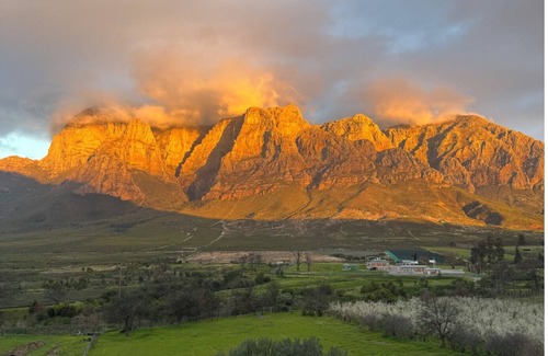 Pniel Bed & Breakfast | Villa Verde, farm stay in the winelands with views for days.