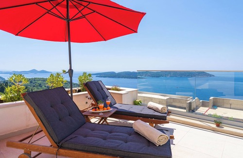Orasac House | Villa Verdeluxe charming 4-bdrm house with gym and pool in serene Orašac