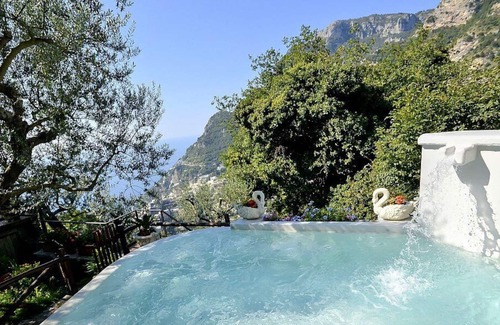 Montepertuso Villa | Villa Violaciocca: An elegant and welcoming villa located in an isolated position, on the slopes of a hill which is covered with olive groves, with Free WI-FI.