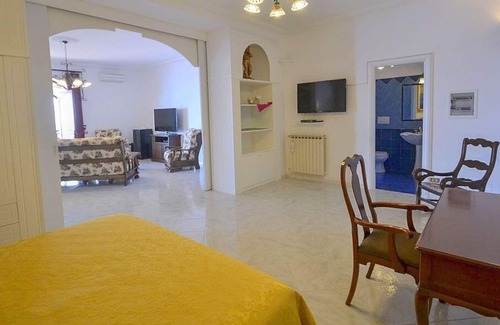 Montepertuso Villa | Villa Violaciocca: An elegant and welcoming villa located in an isolated position, on the slopes of a hill which is covered with olive groves, with Free WI-FI.