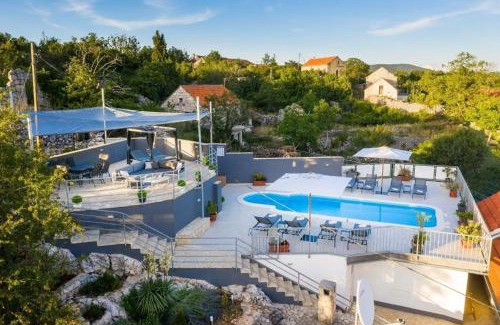Biokovsko Selo House | Villa Vito - with heated pool, whirlpool, gym