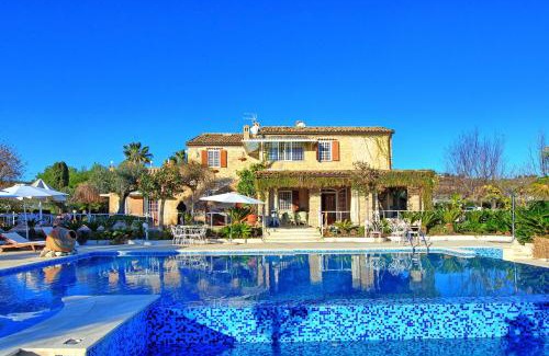 Colonnella Villa | Villa Vittoria by PosarelliVillas