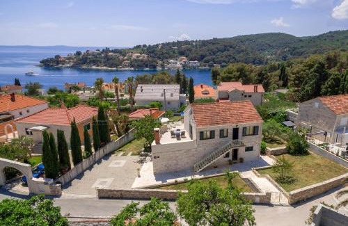 Sumartin Villa | Villa Vjeka Cozy Family Retreat with Heated Pool, Brač Island