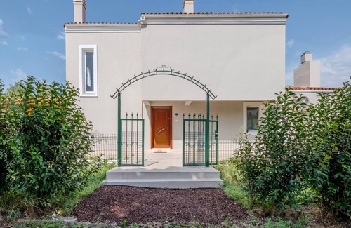 Urla Villa | Villa w Garden 5 min to Altinkoy Beach in Urla