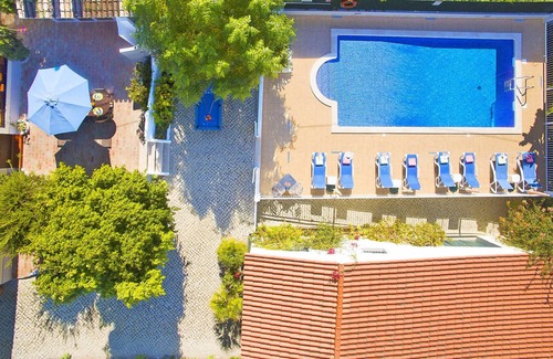 Branqueira Villa | Villa w/heatable pool & BBQ in Balaia