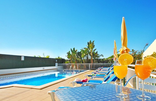 Branqueira Villa | Villa w/heatable pool & BBQ in Balaia