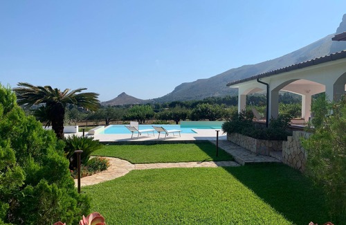 Castellammare del Golfo Villa | Villa with swimming pool and garden near Scopello