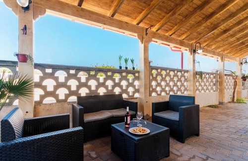 Scala di Furno Villa | Villa 'Wanda' with Direct Access to the Beach and Air Conditioning