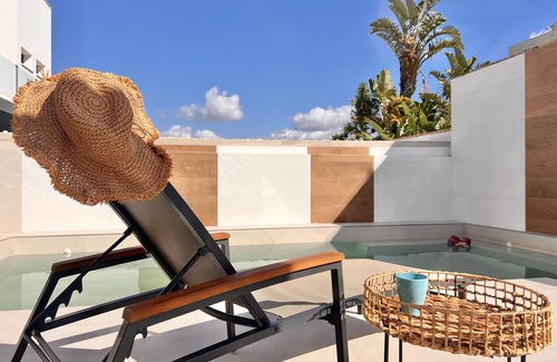 Bolonia Ski Chalet | Villa with private pool a few meters from the beach.