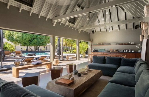 Anse de Lorient Villa | Villa with a tropical garden few steps away from the Lorient beach