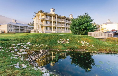 South Lee Villa | Villa with Access to Amazing Amenities!